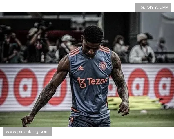 拉什福德积极备战国家德比训练照展现全力以赴的决心与信心